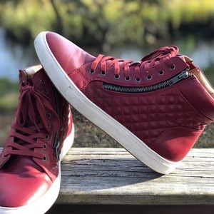 Men’s size 12 Steve Madden Quilted mid top Sneaker